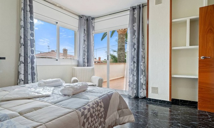 Cambrils Ski Chalet | Global María, with private barbecue and communal pool, Platja de Vilafortuny