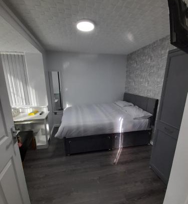 Cofton Hackett House | Glorious BnB Longbridge