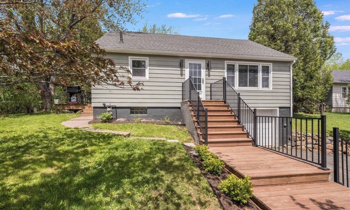 Duluth House | Glorious Getaway - Amazing getaway in the Woodland neighborhood