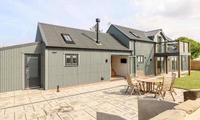 Efailwen House | Glowty Brynbedw