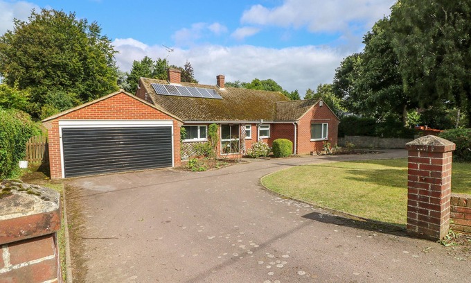 Martin House | GLYNDE, pet friendly, with a garden in Deal