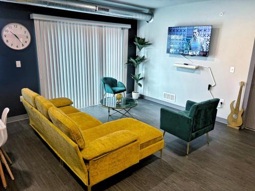 Downtown Des Moines Apartment | Golden Fern Escape