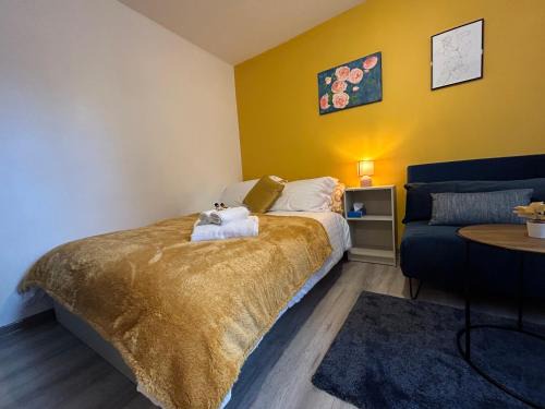 Chelmsford House | Golden Raspberry