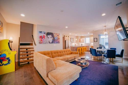 Civic Center House | Golden Triangle Townhome At Downtown Denver