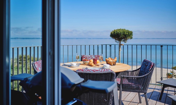 Niendorf Apartment | Goldmädchen 93, Honeymoon - Exclusive beach villa on the Baltic Sea in the first row.