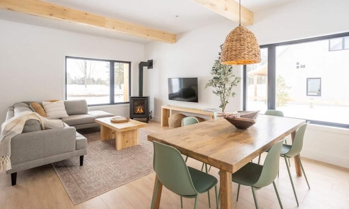 Arundel Cabin | Golf Haus 2, Mont-Tremblant · Modern 3BR Cabin Getaway