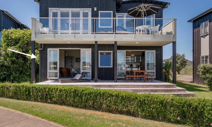 Matarangi House | Golfer's Paradise - Matarangi Holiday Home