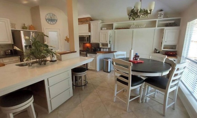 Pearland House | gooPalace : 3br/2ba - nice to work, play & relax