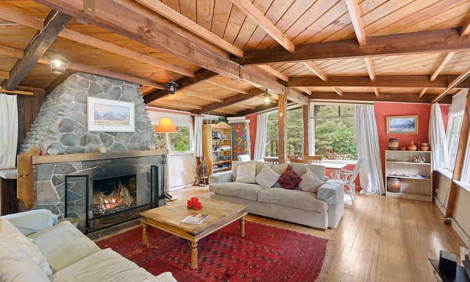 Arthur's Pass Ski Chalet | Gorgeous family-sized rustic Holiday Chalet in Arthurs Pass. Tranquil setting!