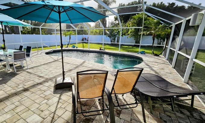 Bradenton House | Gorgeous 3 BR West Bradenton Pool Home ⚓ Private Backyard