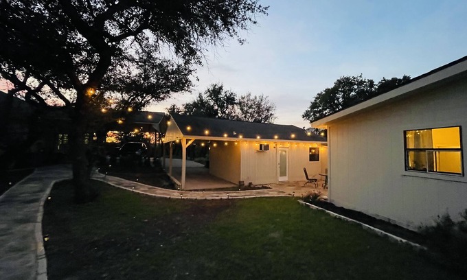 Austin Cottage | Gorgeous 3 cottage cluster, private homes with shared courtyard