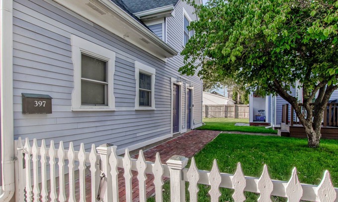 Noblesville House | Gorgeous 5BR Home! Walk To Downtown Noblesville!