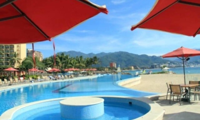 South Hotel Zone Condo | Gorgeous Beachfront Grand Venetian 'Junior Penthouse'w/hot tub