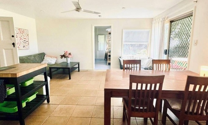 Mullumbimby Apartment | Gorgeous, comfortable and Spacious with rural view 5 min walk to Mullumbimby