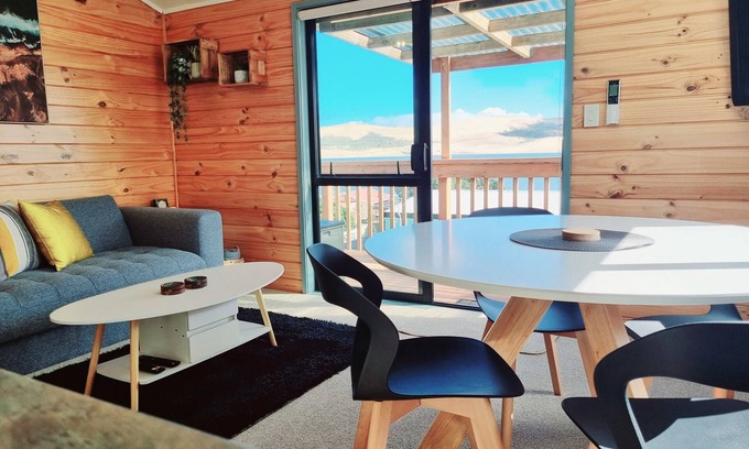 Opononi House | Gorgeous cottage, stunning ocean views, 1 min to the beach! Relax & recharge 😍