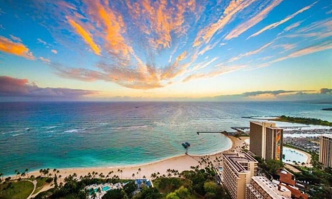 Waikiki Condo | Gorgeous Hilton Hawaiian Village 2 bedroom villa. Beautiful beach!