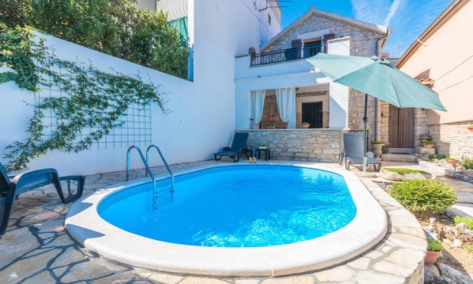 Benkovac House | Gorgeous home in Benkovac with WiFi