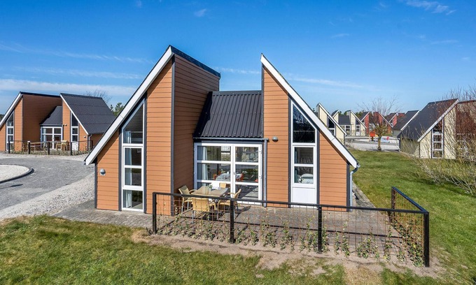 Hadsund House | Gorgeous home in Hadsund with kitchen