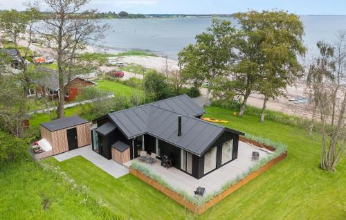 Grønninghoved Strand House | Gorgeous Home In Sjølund With Kitchen