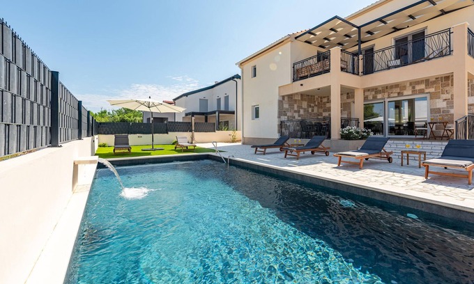 Vrsi House | Gorgeous home in Vrsi