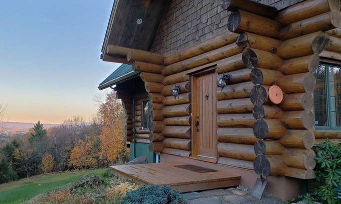 Stanstead Township Ski Chalet | Gorgeous Log Home Available for Monthly Rental