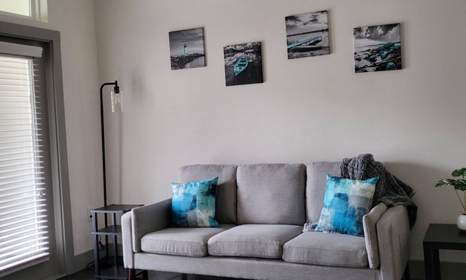 Crabtree Apartment | Gorgeous onebedroom with pool view