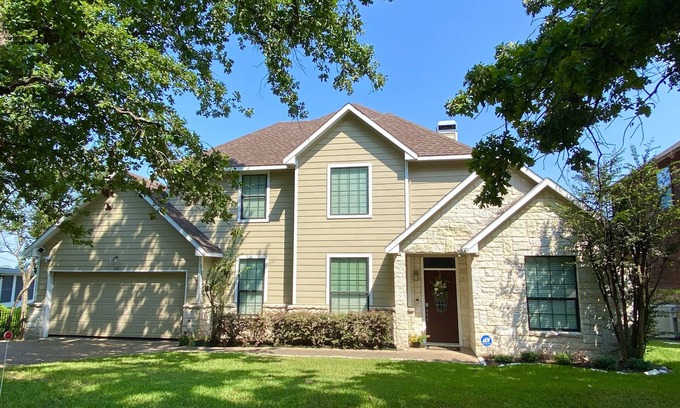 Gun Barrel City House | Gorgeous OPEN WATER views for a Summertime getaway. Great fishing! Sleeps 20