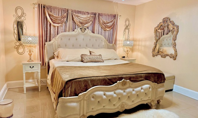 East Flatbush House | Gorgeous, Stylish, Spacious Duplex with Regal Vibes NO CLEANING FEE