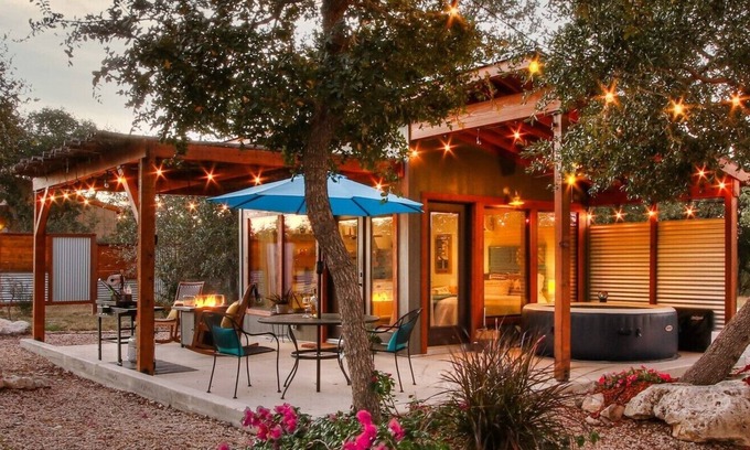 Hondo Cabin | Gorgeous Tiny House Retreat With Hot Tub