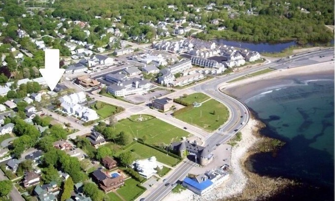 Narragansett Pier House | Gorgeous, Updated Beach Cottage in Narragansett Pier