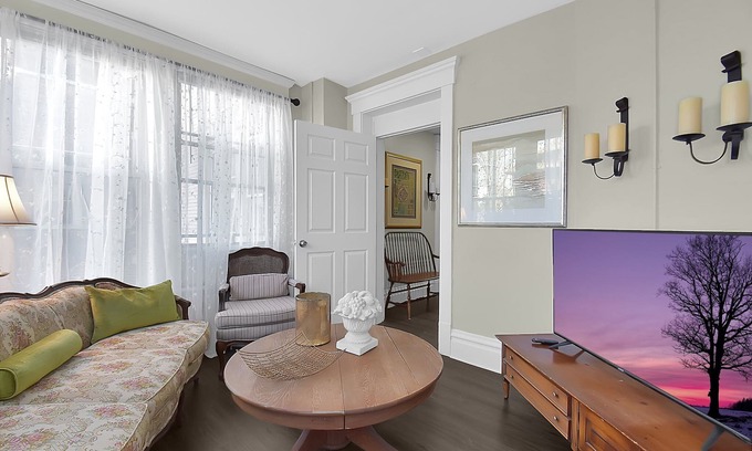 Near East Columbus Apartment | Governors Place just mins to down town