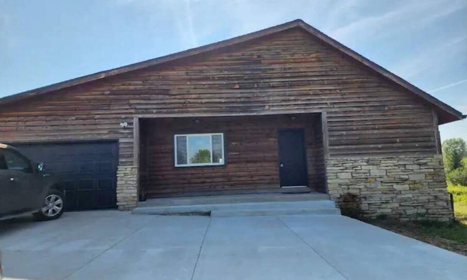 Grafton House | Grafton Rustic House - 4 min from the lake and Lions Den Nature preserve