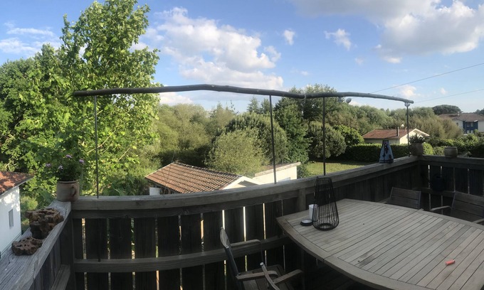 Sanguinet Apartment | Grand Appartement Centre Ville Avec Belle Terrasse. Plages et Commerces à Pied