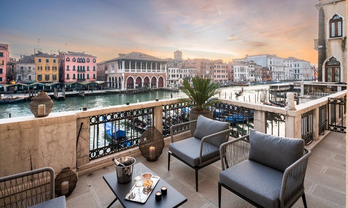 Cannaregio Apartment | Grand Canal Luxury Apartment with Terrace R&R