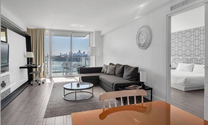 West Avenue Apartment | Grand Deluxe High Floor Bay View Private Balcony Suite Vintage Style Design