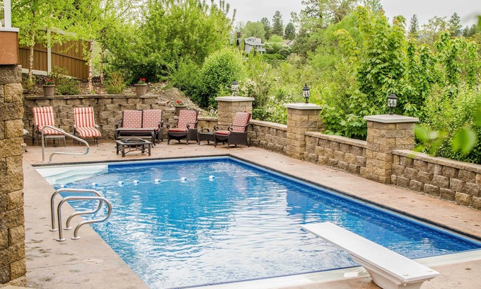 Greenacres House | Grand Getaway w/Hot Tub in Spokane Valley!