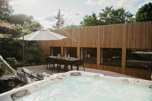Saint-Brieuc House | Grand loft avec Jacuzzi et Home Cinema