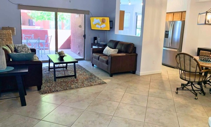 Surprise Condo | Grand Oasis: Luxury Condo in La Solana