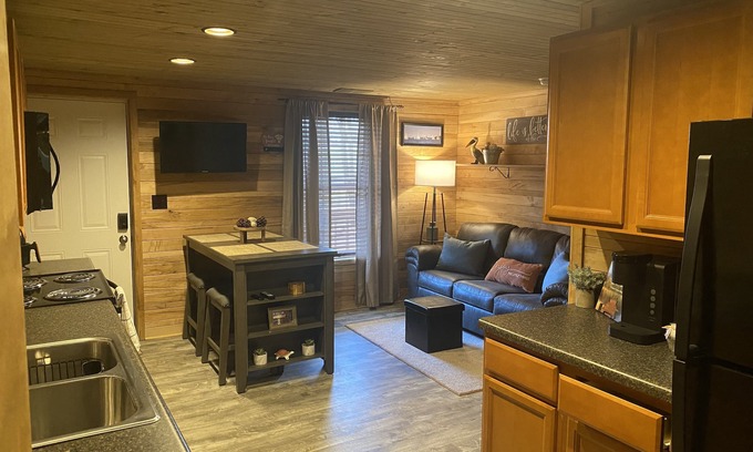 Grand Rivers Condo | Grand Rivers, KY -Cozy getaway with Cabin Charm- Near Green Turtle Bay & Patti's