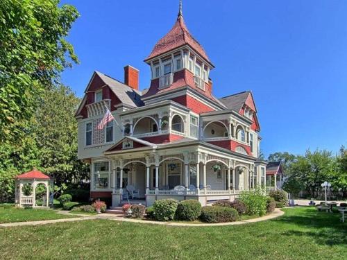 Bellaire Bed & Breakfast | Grand Victorian B&B Inn