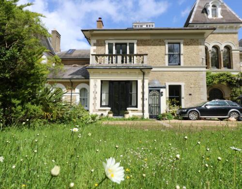 Ryde House | Grand Victorian family home - nestled between woodland and beach