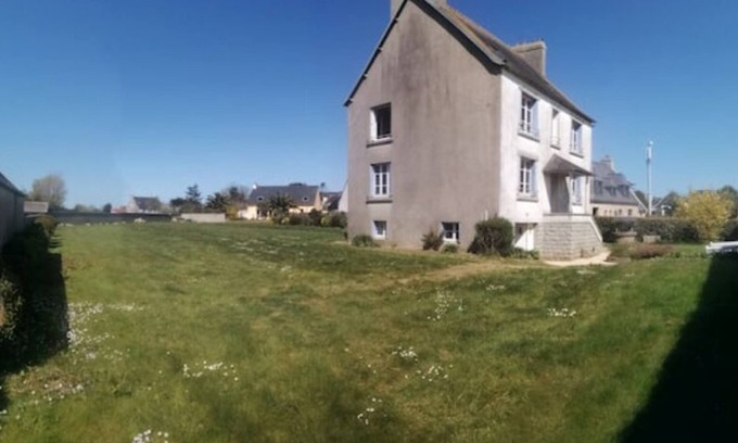 Guisseny House | Grande Maison Dans un Village Côtier du Finistère