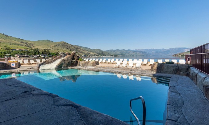 Chelan Condo | Grandview River View 645! Luxury Waterfront condo, sleeps up to 6!