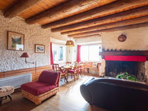 Saint-Lary-Soulan Apartment | Grange authentique à Saint-Lary-Soulan - 5 couchages, cheminée, casier à skis - FR-1-296-502