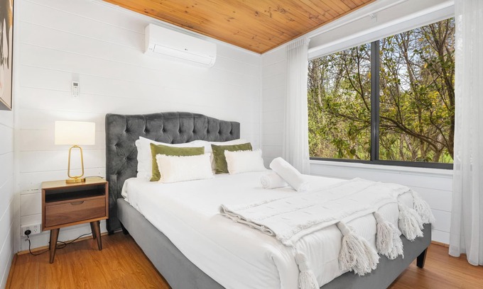 Daylesford House | Gray Chalet in Daylesford