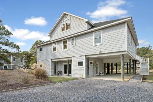 Deep Hole House | Gray Pearl