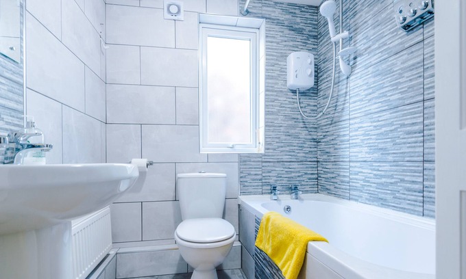 Anfield House | Great 3 bed property wifi and parking