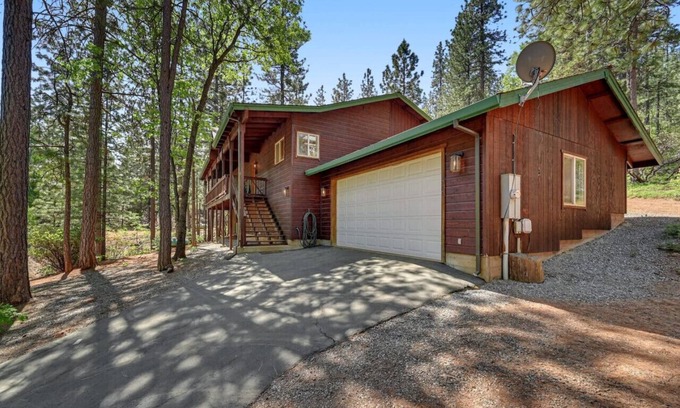 Arnold Cabin | Great Cabin w/AC I Firepit I Fireplace I King bed