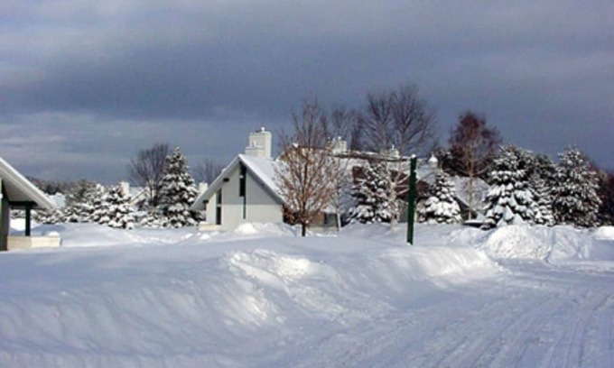 Stowe Area Condo | Great Deal! Prime Ski Week at Village Green in Stowe - Feb 24 to Mar 2;