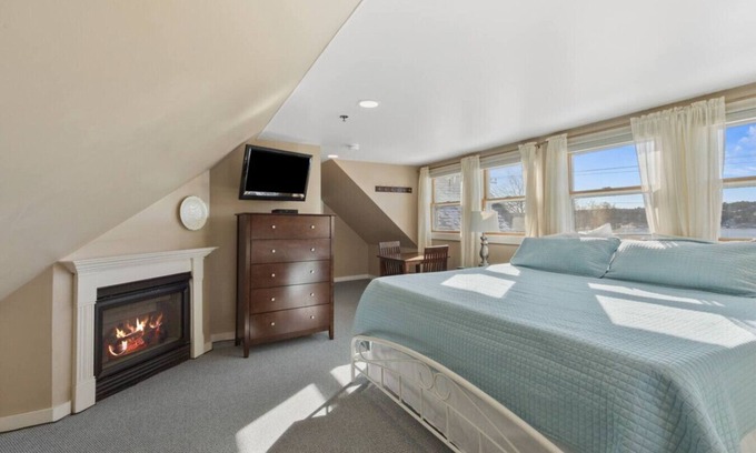 Southwest Harbor House | Great Harbor Inn Ellis Room 25